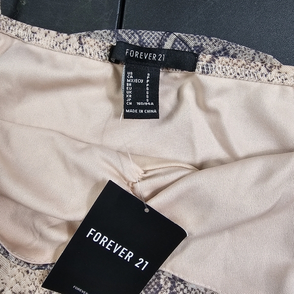 ⭐️NWT Forever21 Pink Snakeskin Ruching Bodycon Mini Dress Sz S - Picture 3 of 7